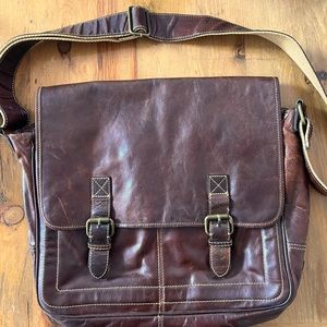Fabulous FOSSIL Brand Leather Messenger Work Bag